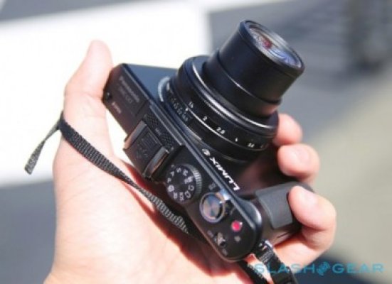 Panasonic a lansat vineri Lumix G5